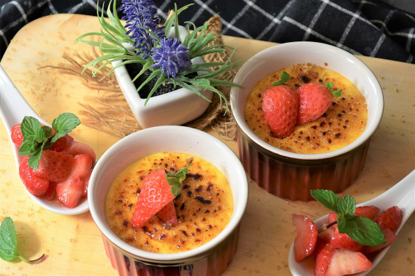 flan dessert caramel